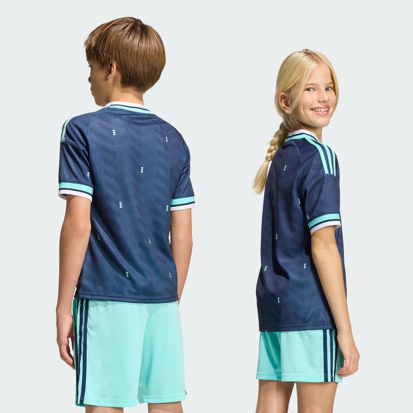 Conjunto Infantil Alemanha 2026/27 II Kit - vista traseira