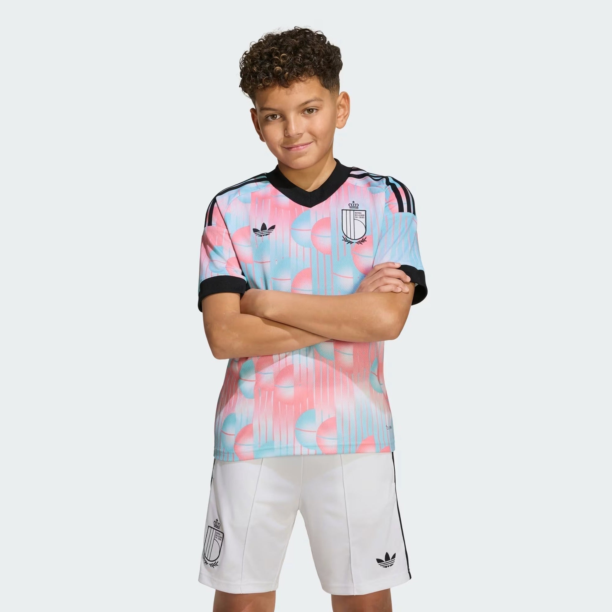 Conjunto Infantil Bélgica 2026/27 II Kit - detalhe da gola