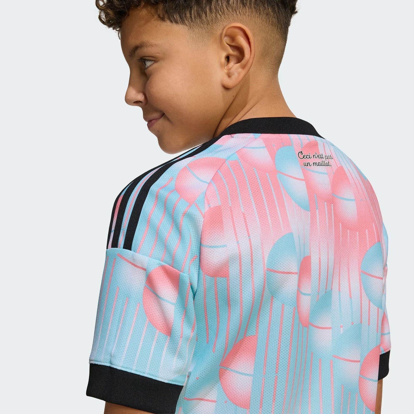 Conjunto Infantil Bélgica 2026/27 II Kit - vista traseira