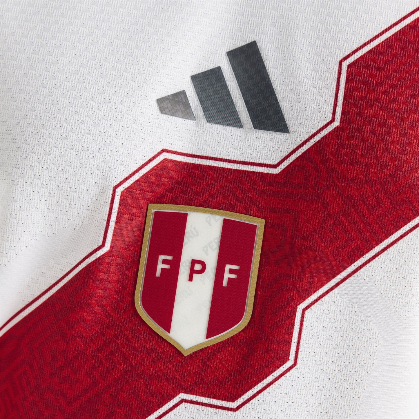 Camisa Peru 2026/27 I Jogador - detalhe da gola