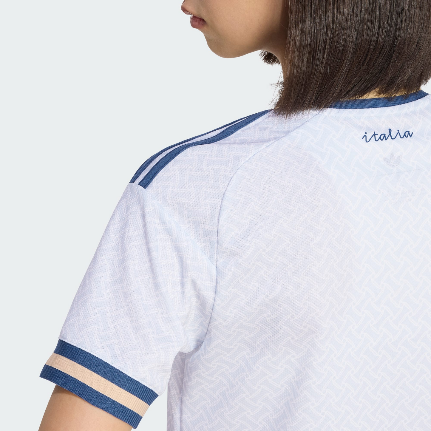 Camisa Feminina Itália 2026/27 II - etiqueta