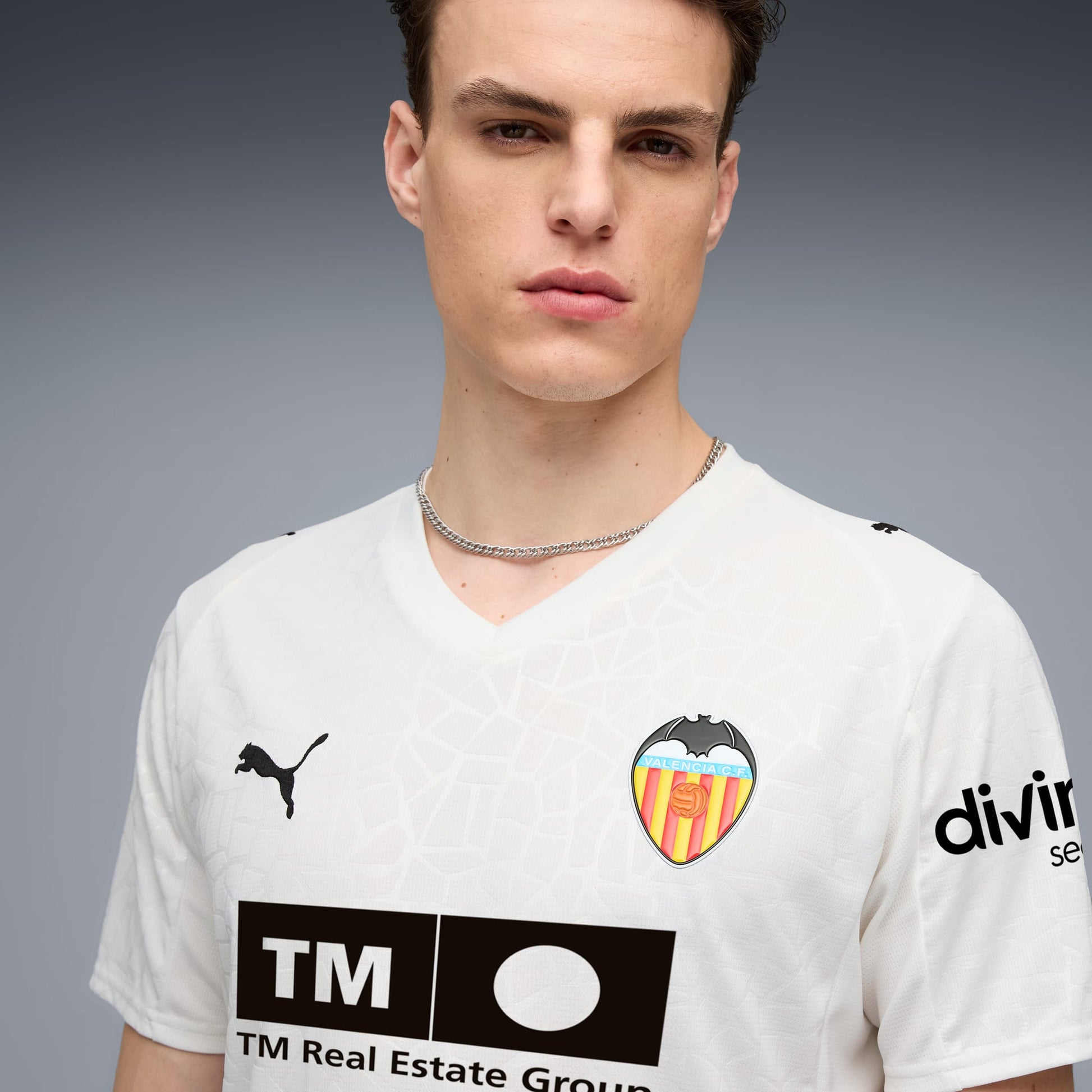 Camisa Puma Valencia 2025/26 I - vista traseira