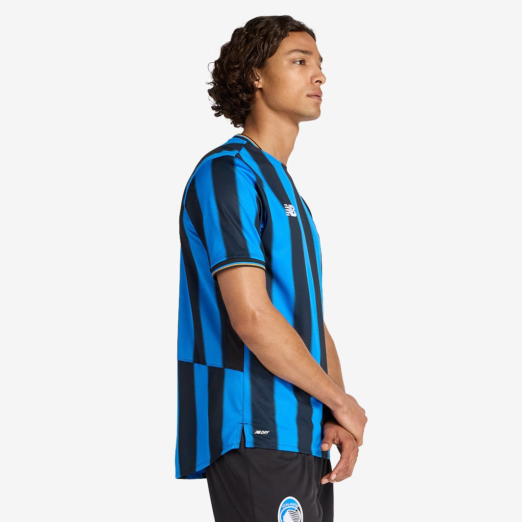 Camisa New Balance Atalanta 2025/26 I - vista traseira