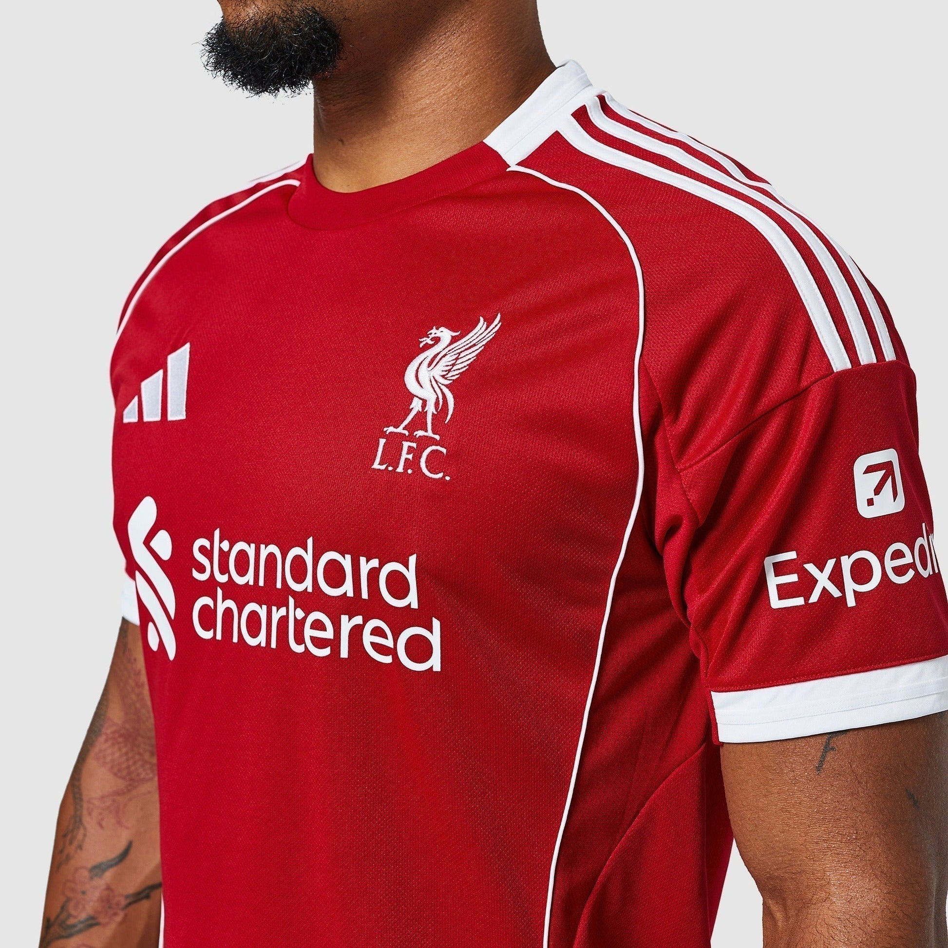 Camisa Adidas Liverpool 2025/26 I Torcedor - detalhe da gola