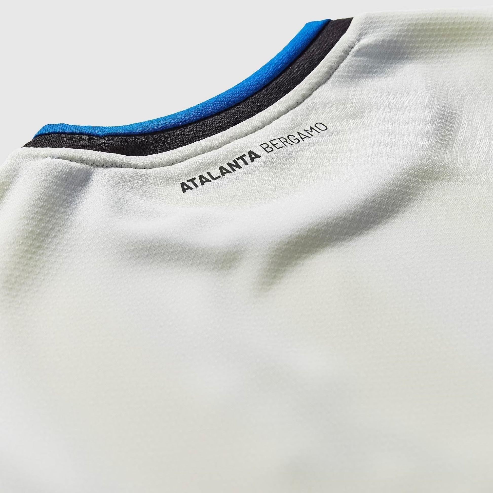 Camisa New Balance Atalanta 2025/26 II - detalhe da gola