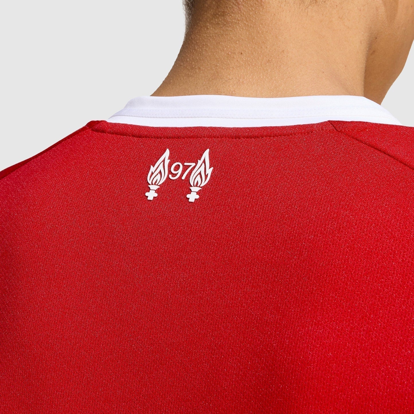 Camisa Feminina adidas Liverpool 2025/26 I - detalhe da manga