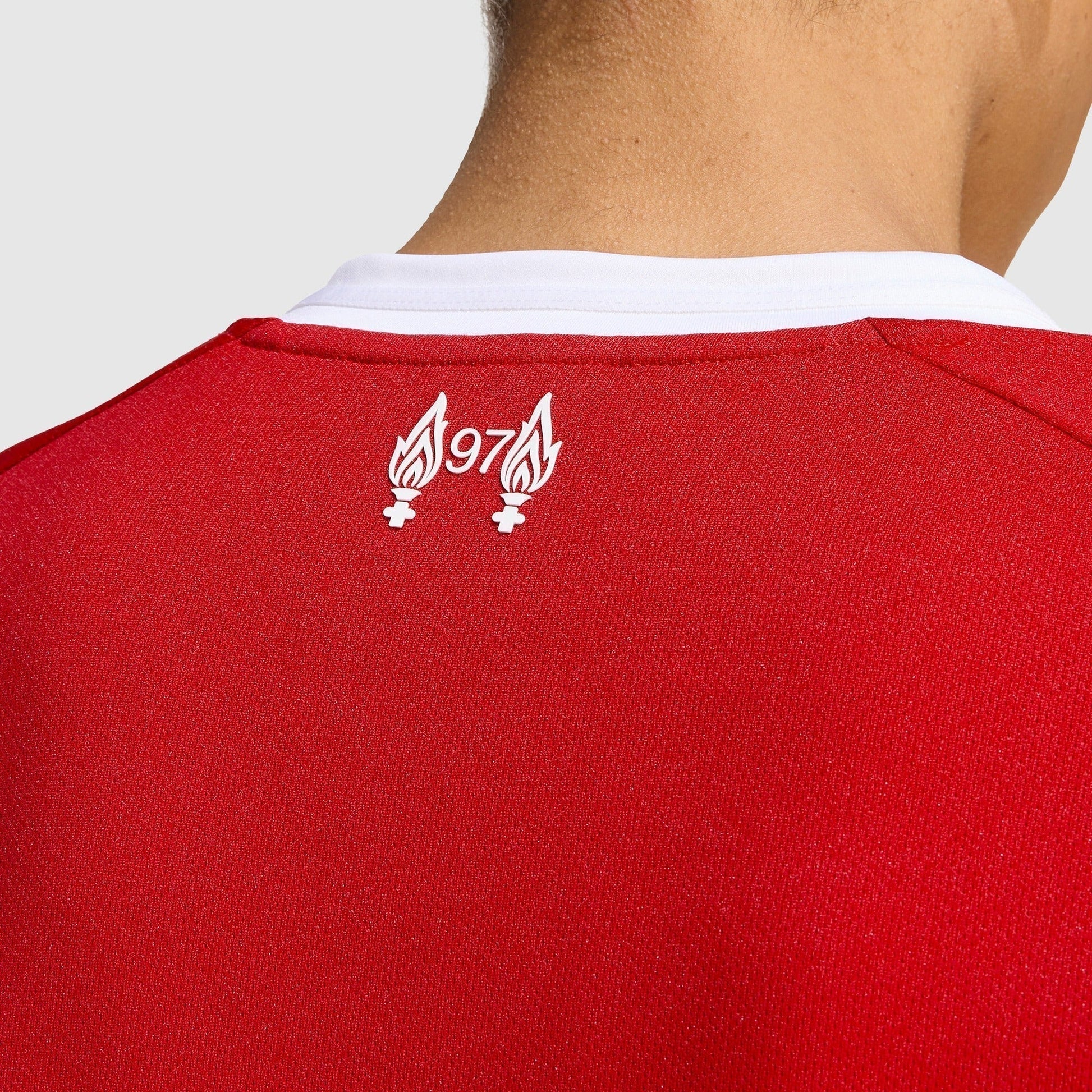 Camisa Feminina adidas Liverpool 2025/26 I - detalhe da manga