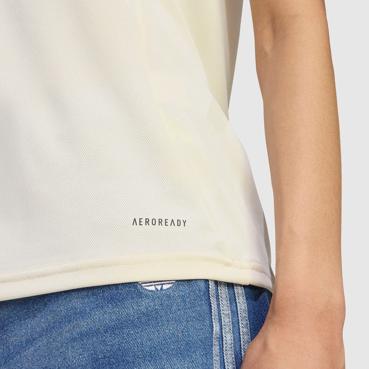 Camisa Feminina adidas Liverpool 2025/26 II - detalhe da manga