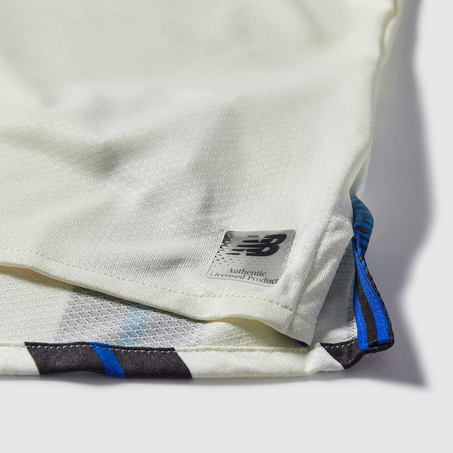 Camisa New Balance Atalanta 2025/26 II - detalhe da manga
