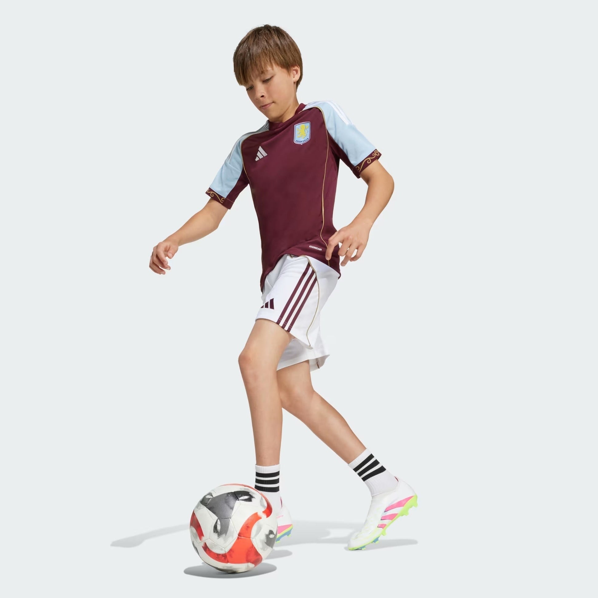 Conjunto Infantil Adidas Aston Villa 2025/26 I - detalhe