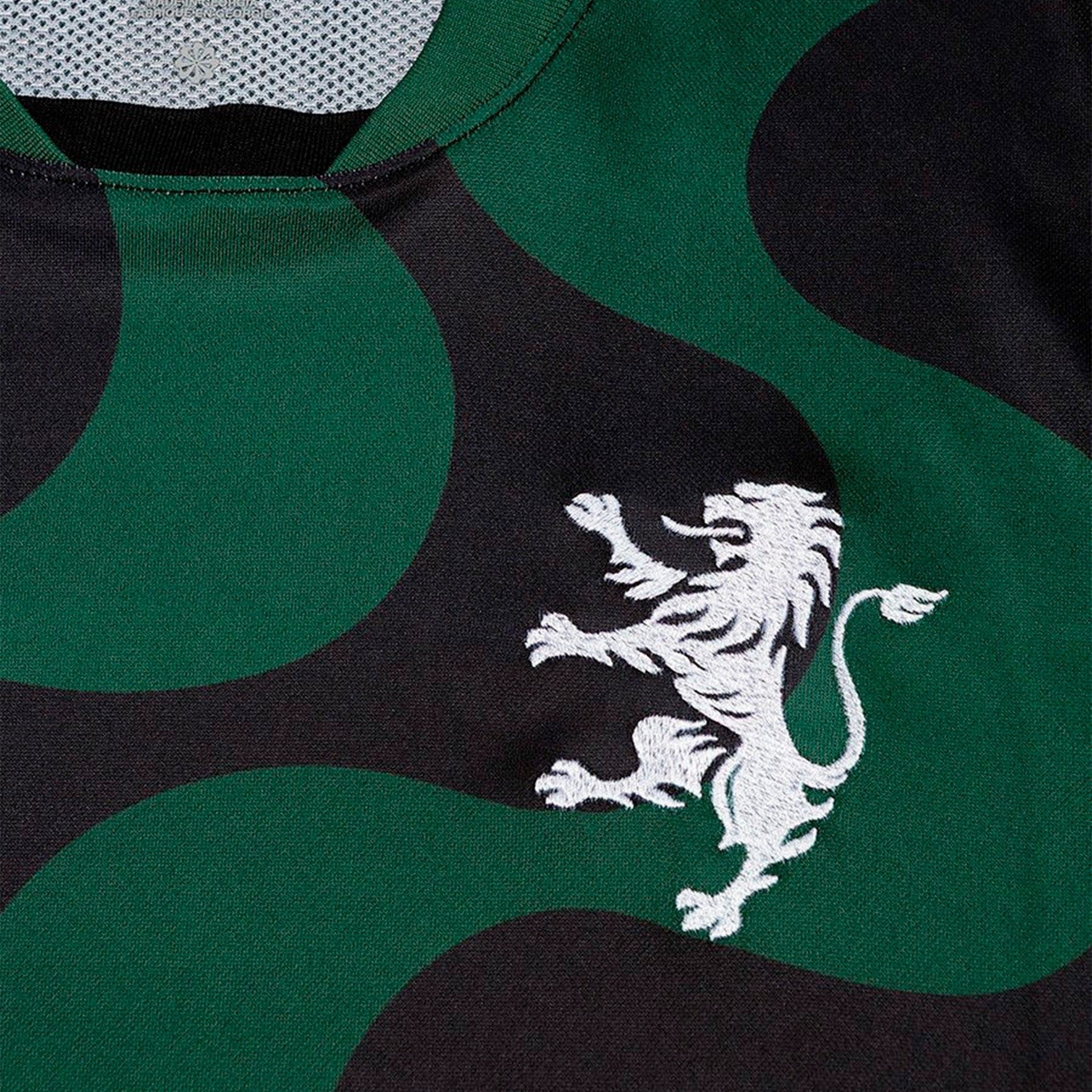 Camisa Sporting 2025/26 II Preta - detalhe da gola