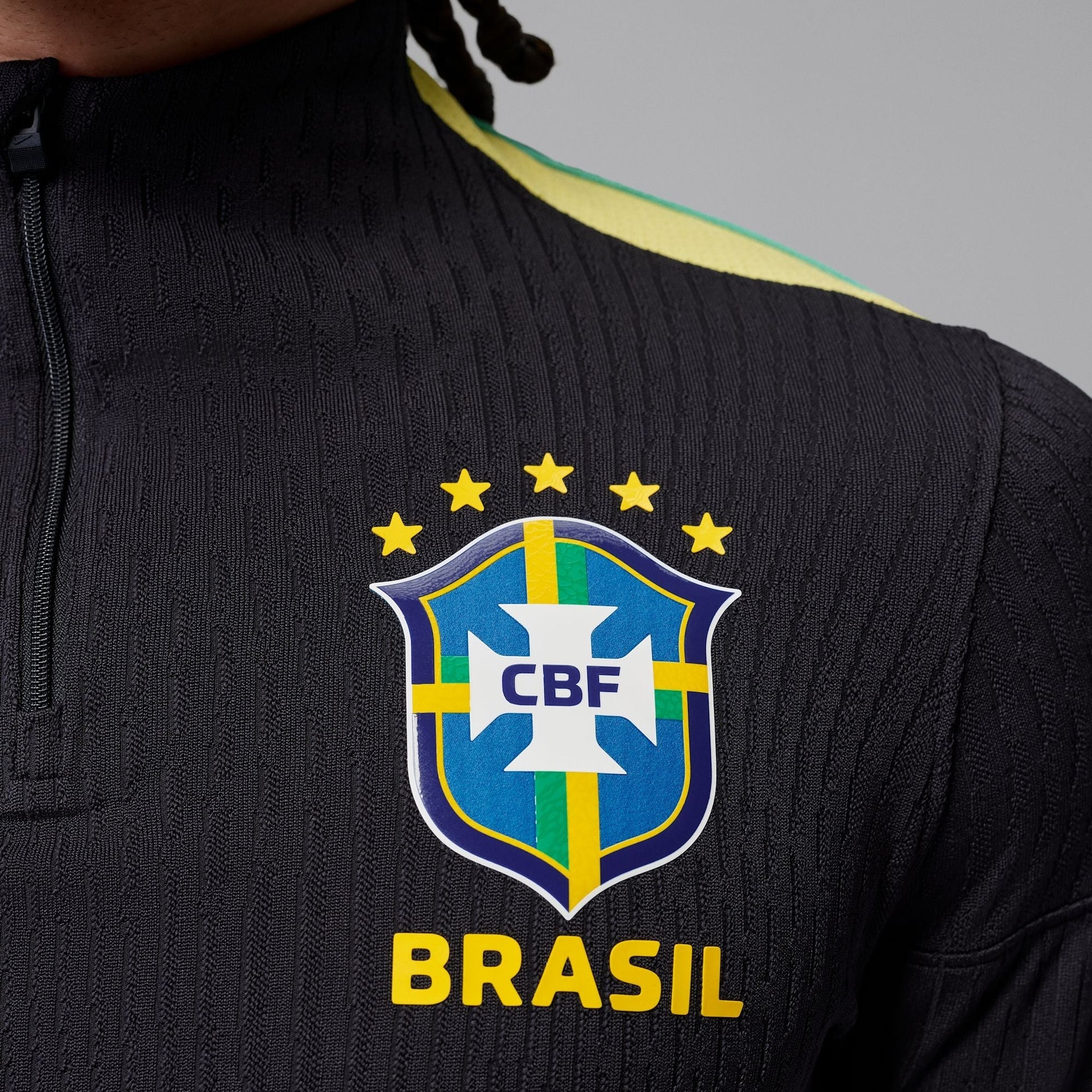 Conjunto de Treino Brasil 2026/27 Preto - detalhe da manga